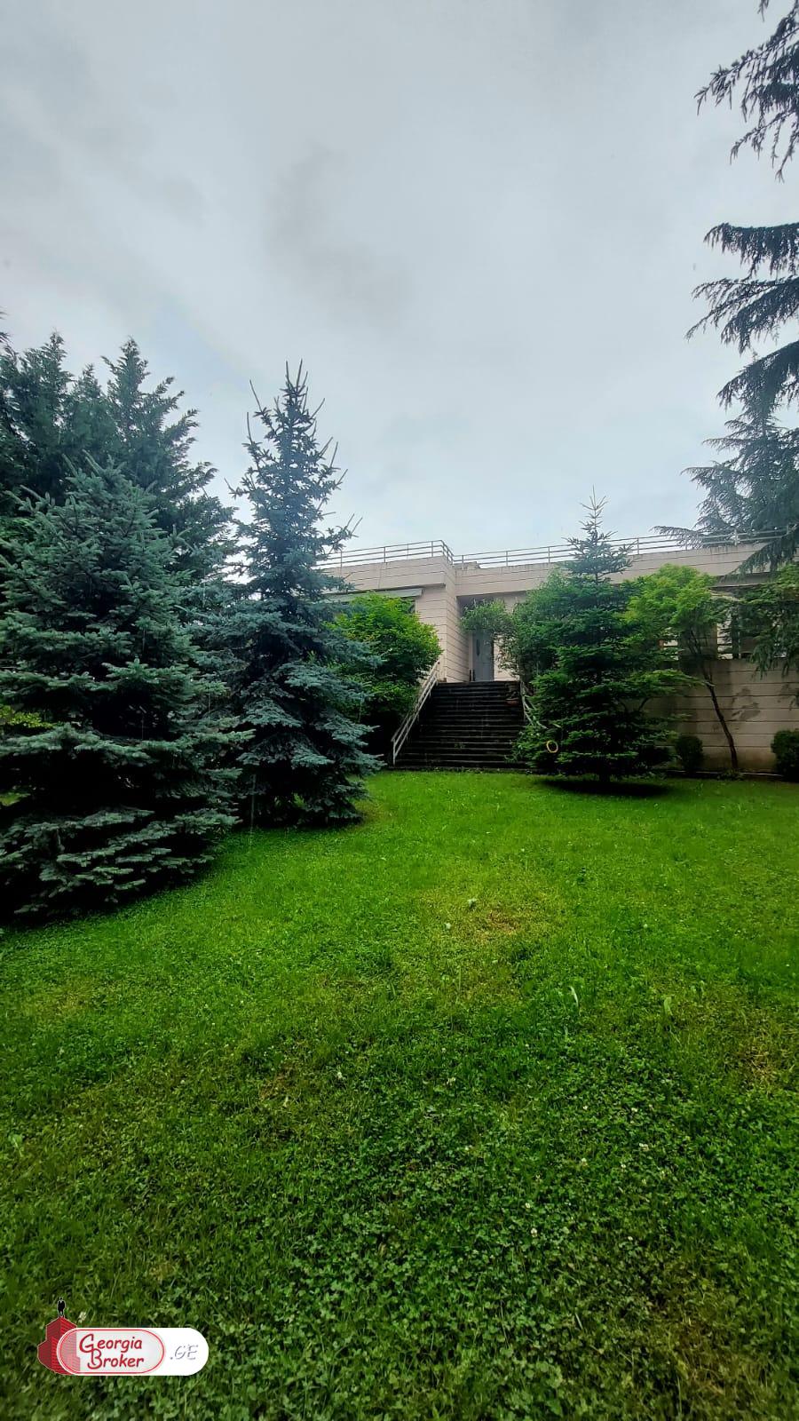 nearly repaired 9-room house for sale